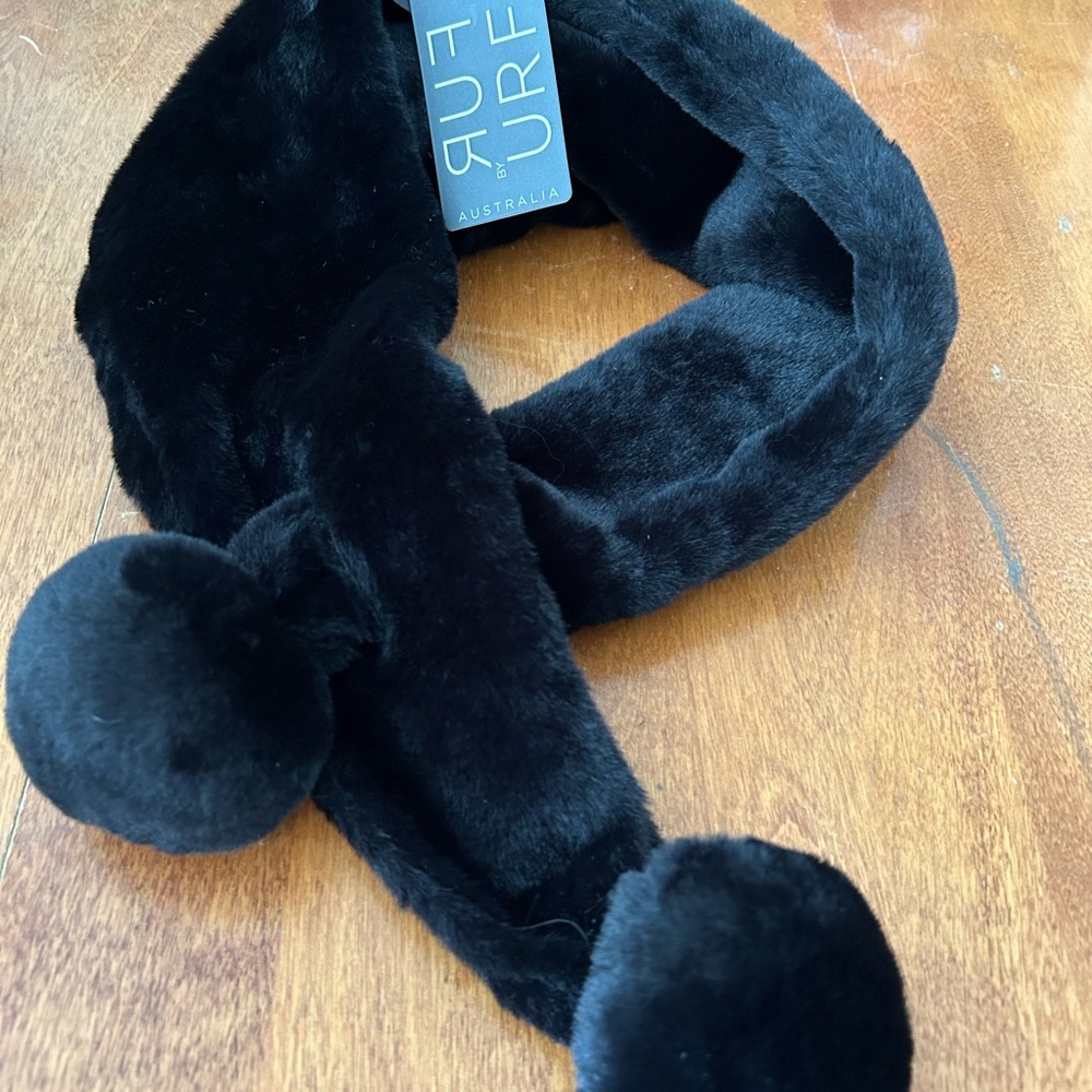 Fur Scarf in Black